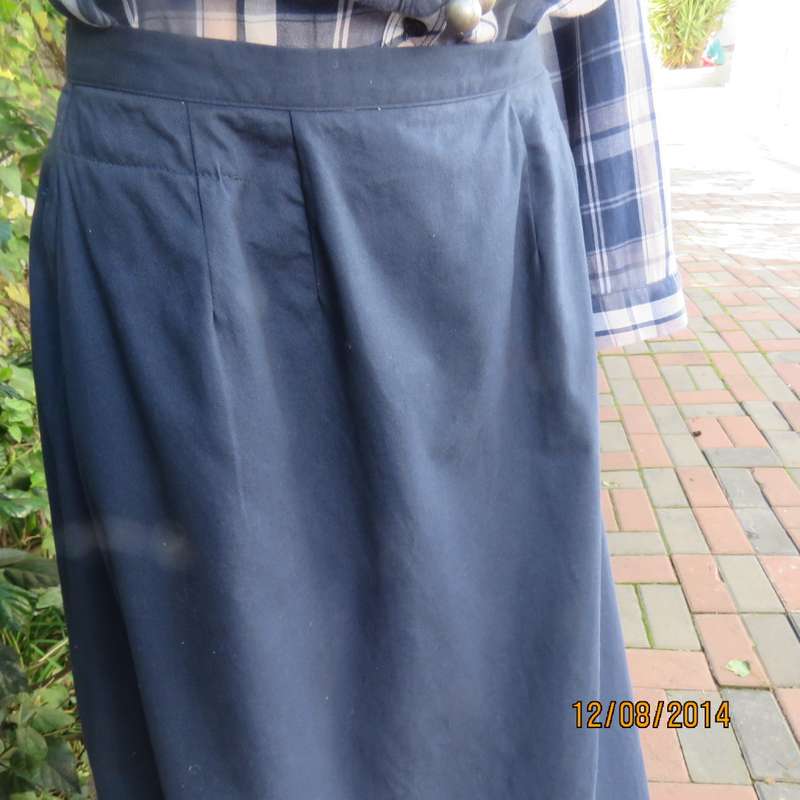 Western style denim blue 100% cotton FRONTIER CLASSICS size 34/36 ankle skirt.Brand new cond.