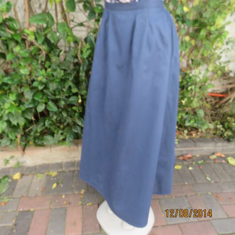 Western style denim blue 100% cotton FRONTIER CLASSICS size 34/36 ankle skirt.Brand new cond.