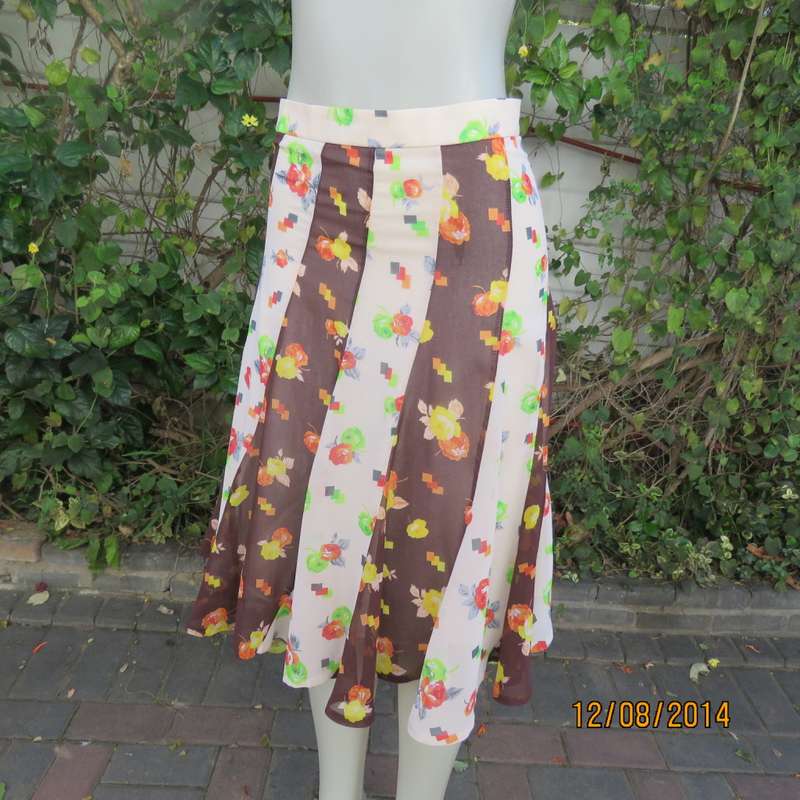 Uniquely paneled vintage sheer polyester brown/cream patterned size 34 skirt. Rounded hems. Back zip