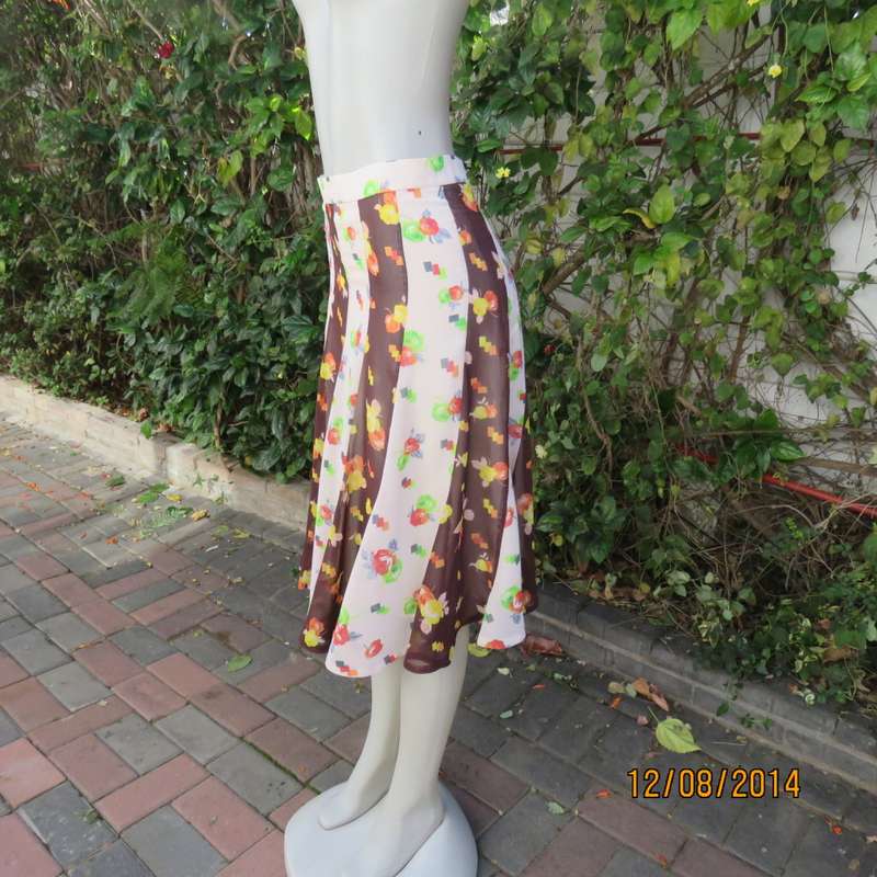 Uniquely paneled vintage sheer polyester brown/cream patterned size 34 skirt. Rounded hems. Back zip
