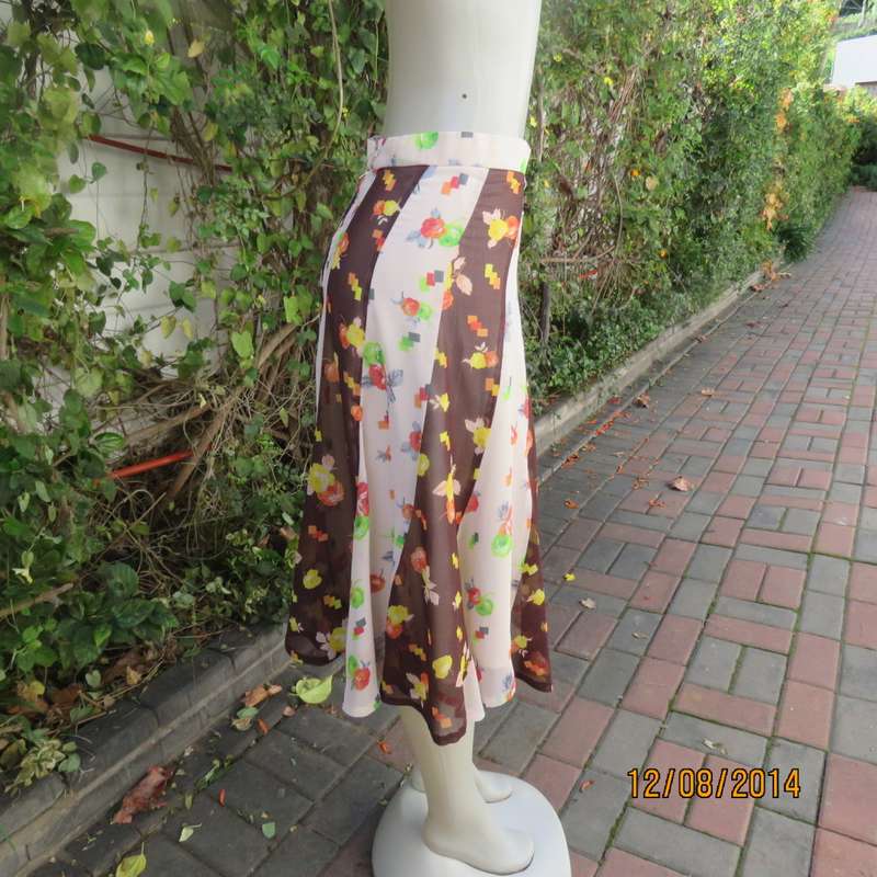 Uniquely paneled vintage sheer polyester brown/cream patterned size 34 skirt. Rounded hems. Back zip