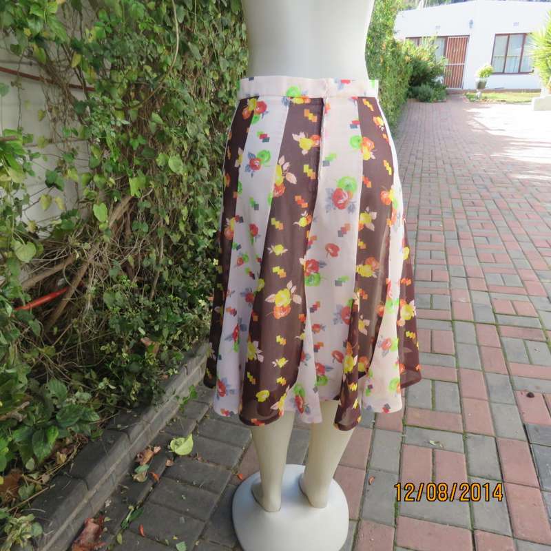 Uniquely paneled vintage sheer polyester brown/cream patterned size 34 skirt. Rounded hems. Back zip