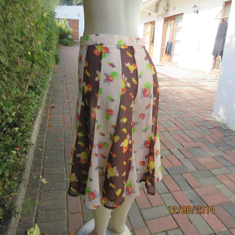 Uniquely paneled vintage sheer polyester brown/cream patterned size 34 skirt. Rounded hems. Back zip