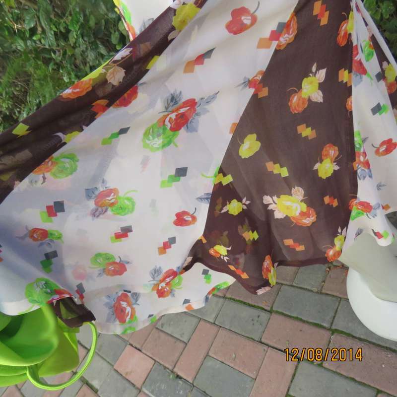 Uniquely paneled vintage sheer polyester brown/cream patterned size 34 skirt. Rounded hems. Back zip