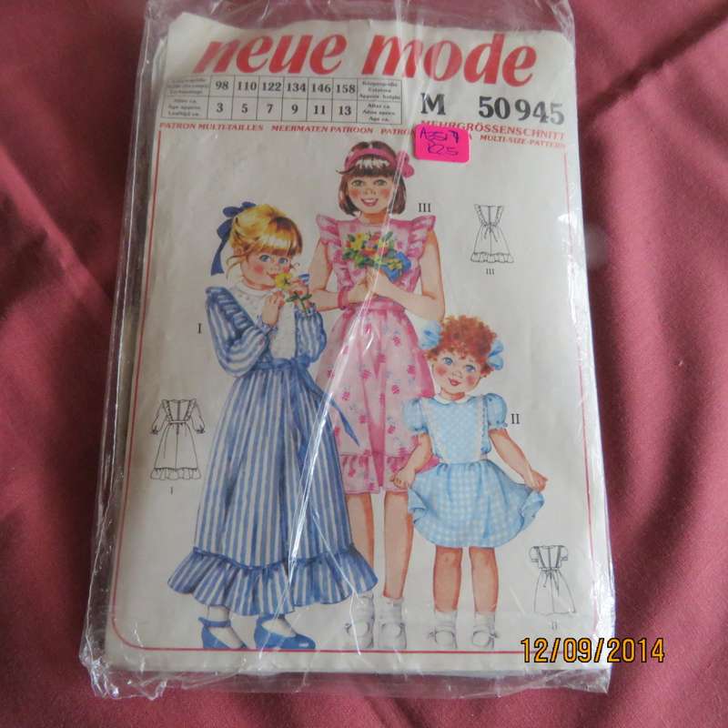 Sewing pattern for girls dress size age 3 to 13. NEUE MODE 50945. Very good condition.