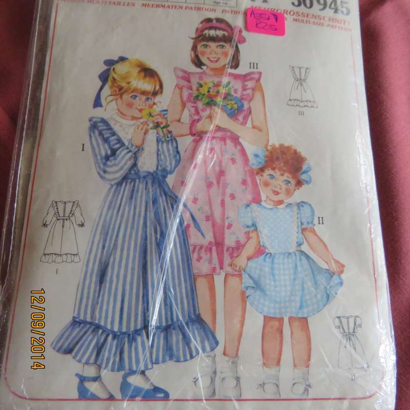 Sewing pattern for girls dress size age 3 to 13. NEUE MODE 50945. Very good condition.