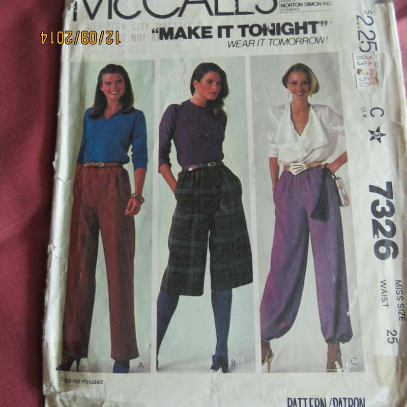 Easy sewing pattern by McCalls 7326 for pants in different variations size 34. Good condition