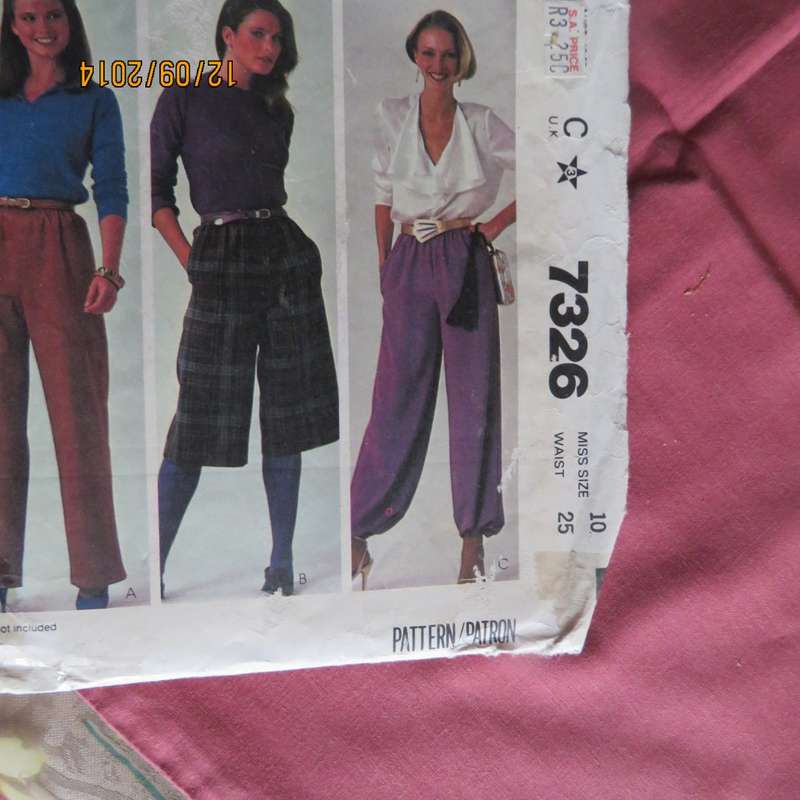 Easy sewing pattern by McCalls 7326 for pants in different variations size 34. Good condition