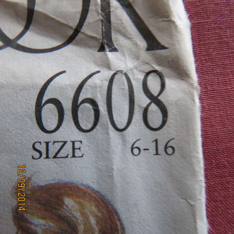 Sewing pattern by NEW LOOK 6608 for high waisted skirt in 2 versions sizes 30 to 40. As new.