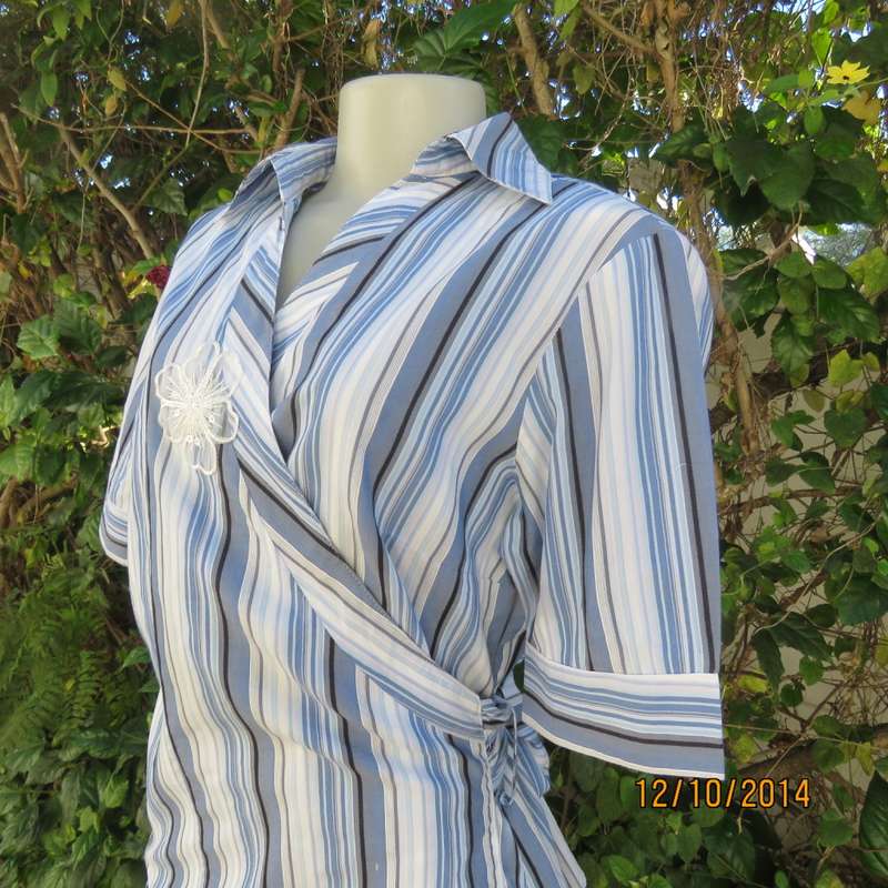 Beautiful fold over top with V and collar by TRUWORTHS size 36. Blue/white/navy stripes. As new