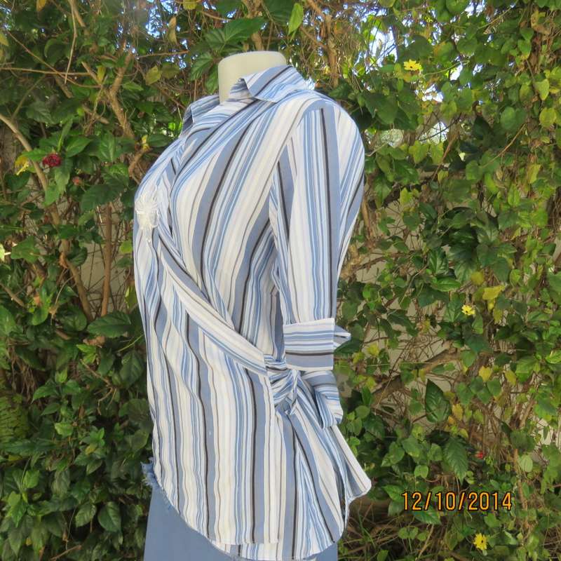 Beautiful fold over top with V and collar by TRUWORTHS size 36. Blue/white/navy stripes. As new