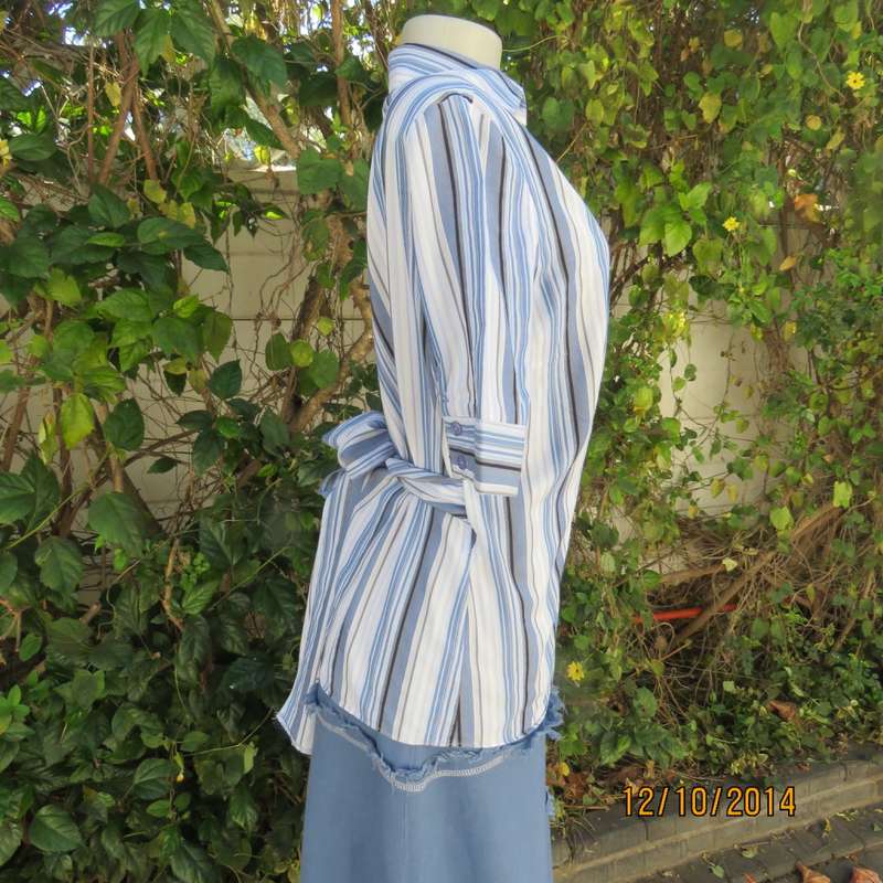Beautiful fold over top with V and collar by TRUWORTHS size 36. Blue/white/navy stripes. As new