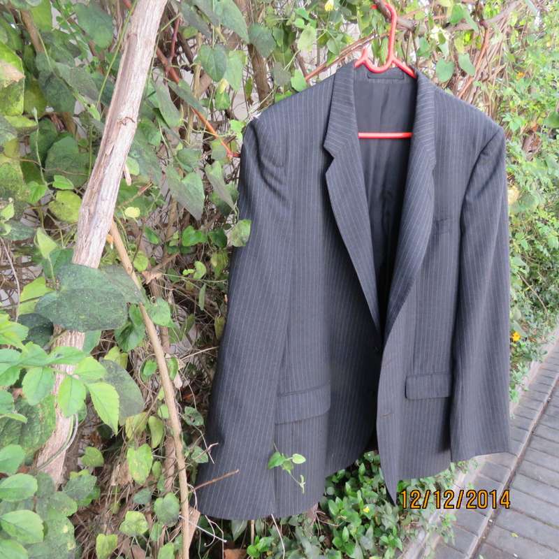 High quality JOHN STEPHEN London men's jacket in trevira/45% new wool. Size 44R. New condition.