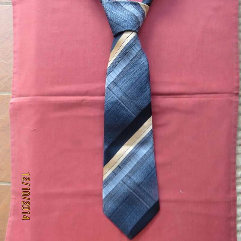Stunning FRANCOIS MAUREL necktie in blues/cream. Width 10cm. New condition
