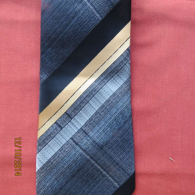 Stunning FRANCOIS MAUREL necktie in blues/cream. Width 10cm. New condition
