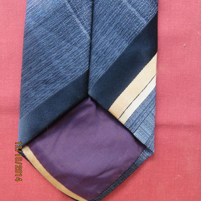 Stunning FRANCOIS MAUREL necktie in blues/cream. Width 10cm. New condition