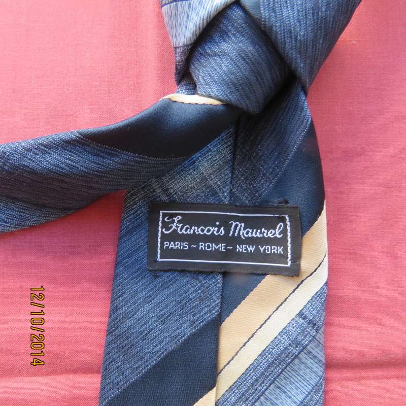 Stunning FRANCOIS MAUREL necktie in blues/cream. Width 10cm. New condition