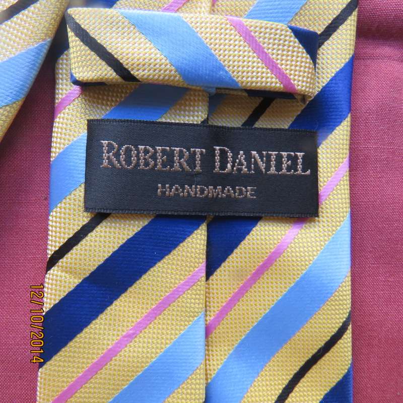 Men's cheerful fashion necktie by ROBERT DANIEL. Width 8cm. Brand new condition