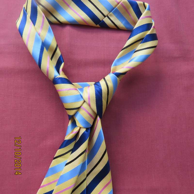 Men's cheerful fashion necktie by ROBERT DANIEL. Width 8cm. Brand new condition