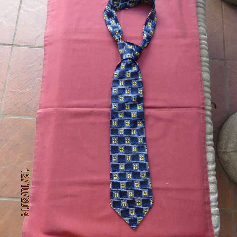 Handsome Men's necktie in blue horizontal stripes and yellow squares. By CRAVATEUR. Brand new cond.