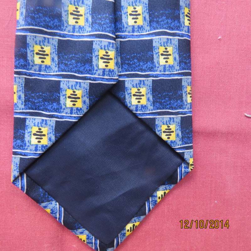 Handsome Men's necktie in blue horizontal stripes and yellow squares. By CRAVATEUR. Brand new cond.