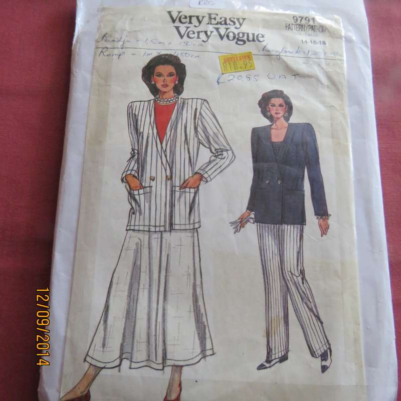 Sewing pattern by VERY EASY VOGUE 9791 for pants, jacket,skirt . Sizes 38 to 42. Complete.