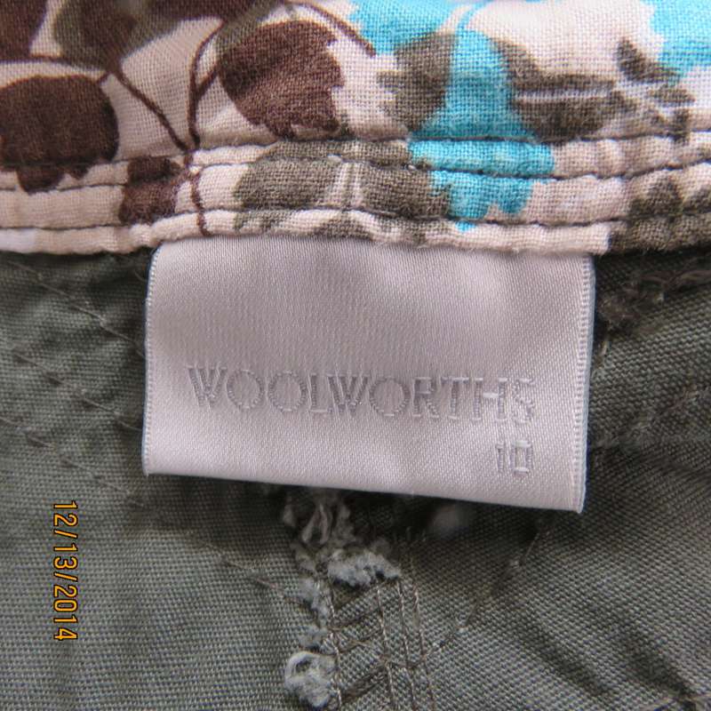 Modern seaweed green cropped 100% cotton pants. Pockets back/front. Drawstring leg hems.Size 33.