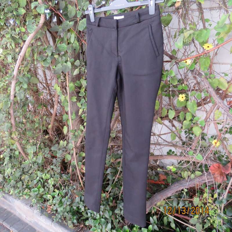 Dream very black skinny pants by H&M size 30. Three slash pockets. Stretch polycotton.Brand new cond