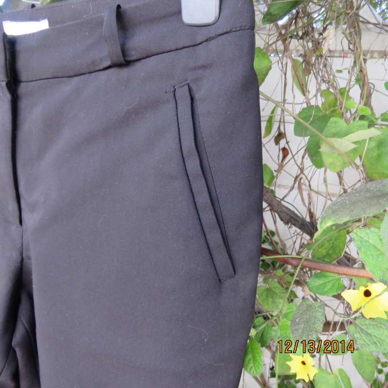 Dream very black skinny pants by H&M size 30. Three slash pockets. Stretch polycotton.Brand new cond