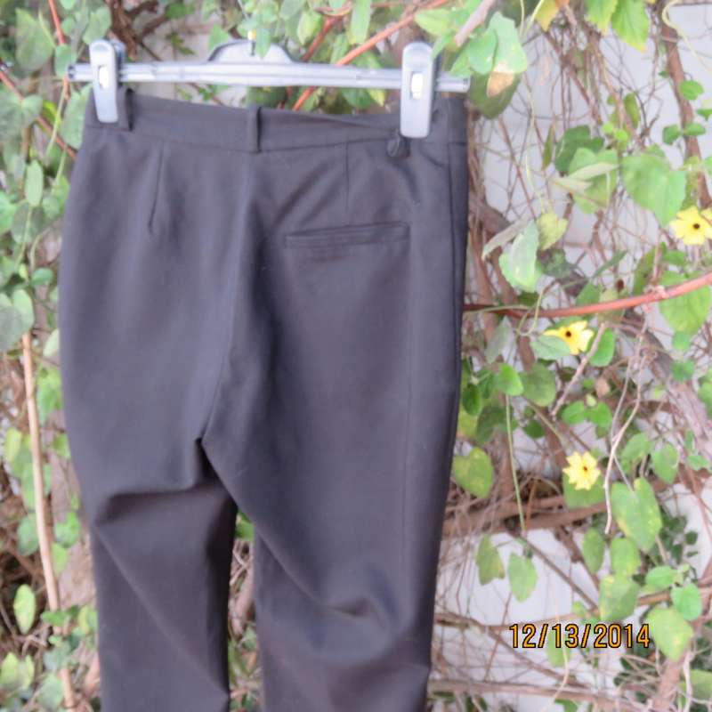 Dream very black skinny pants by H&M size 30. Three slash pockets. Stretch polycotton.Brand new cond