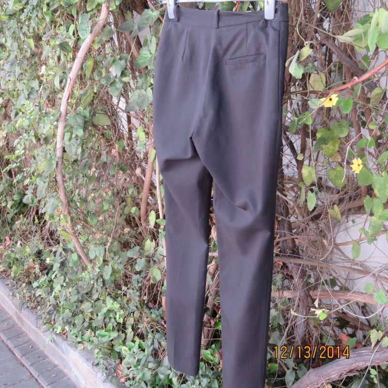 Dream very black skinny pants by H&M size 30. Three slash pockets. Stretch polycotton.Brand new cond