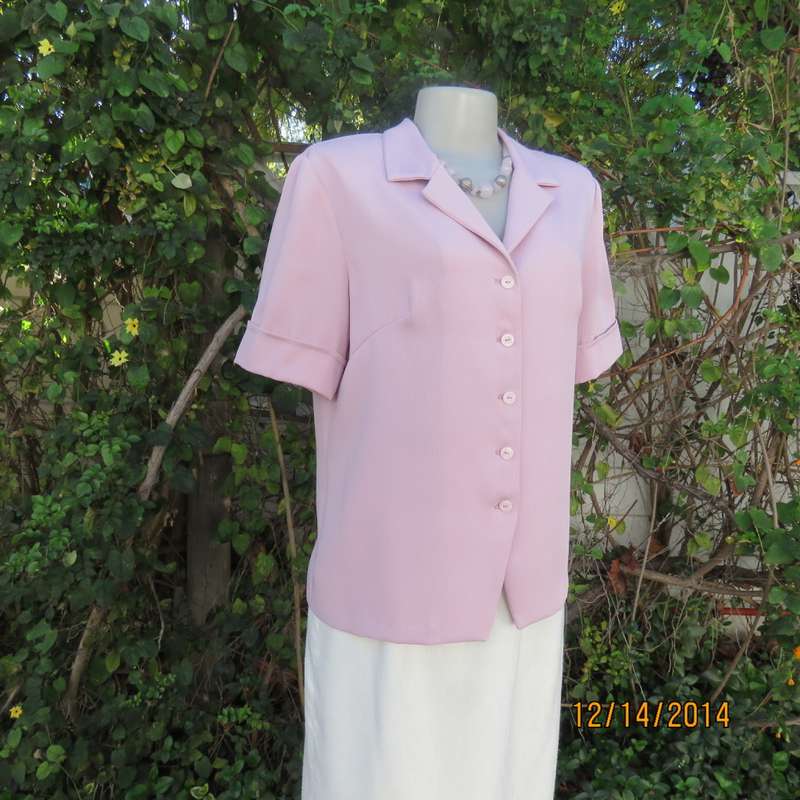 Boutique made lavender short sleeve top/jacket.In vertical textured polyester, Size 37/13. As new