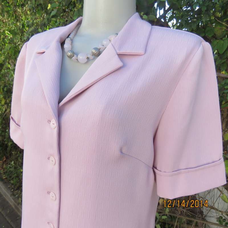 Boutique made lavender short sleeve top/jacket.In vertical textured polyester, Size 37/13. As new