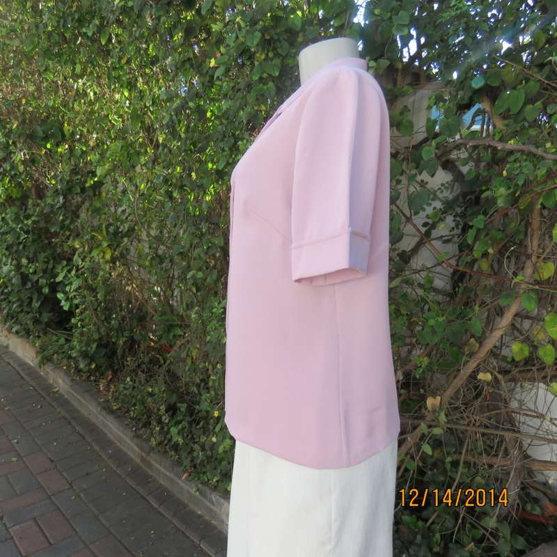 Boutique made lavender short sleeve top/jacket.In vertical textured polyester, Size 37/13. As new