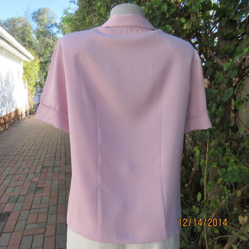 Boutique made lavender short sleeve top/jacket.In vertical textured polyester, Size 37/13. As new