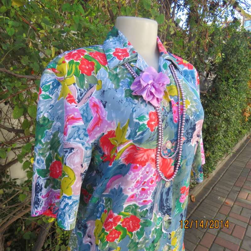 Colouful floral button down top with collar/rounded hems/short sleeves. Size 34 by CONCEPTS.As new