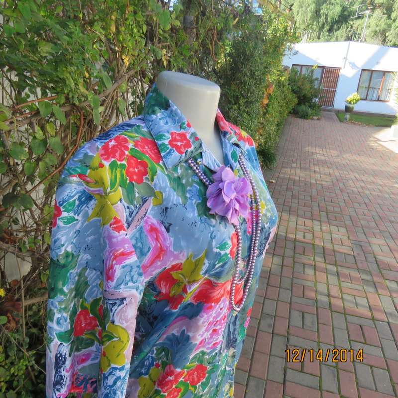 Colouful floral button down top with collar/rounded hems/short sleeves. Size 34 by CONCEPTS.As new