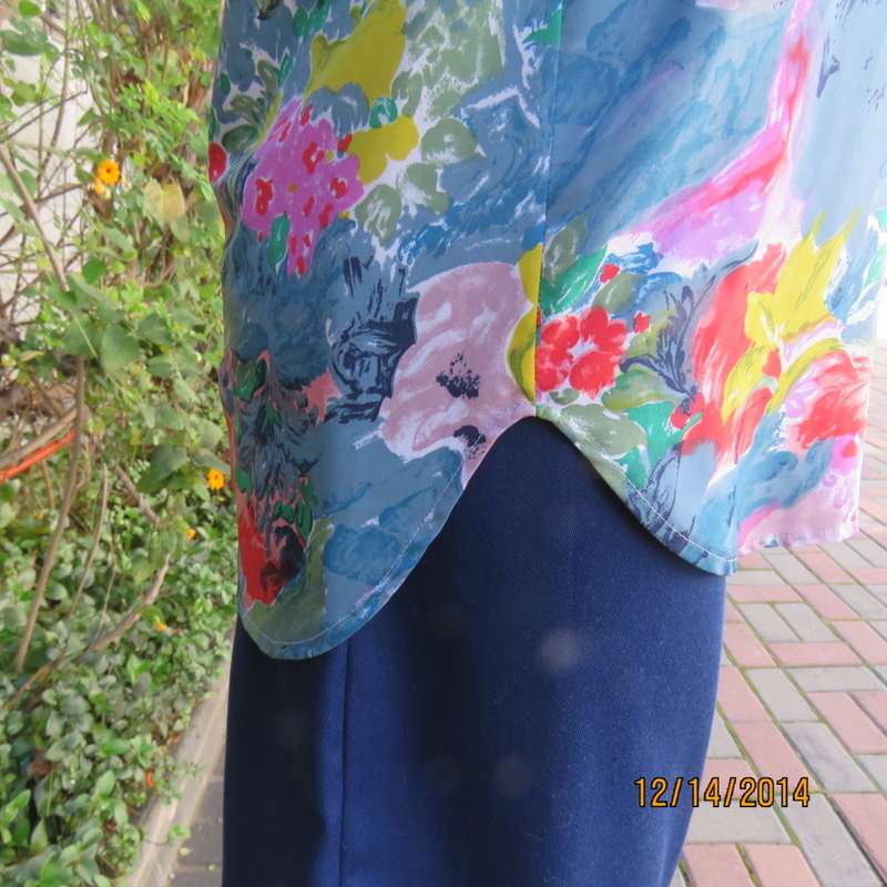Colouful floral button down top with collar/rounded hems/short sleeves. Size 34 by CONCEPTS.As new