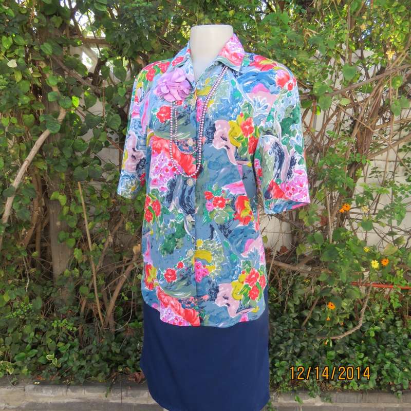Colouful floral button down top with collar/rounded hems/short sleeves. Size 34 by CONCEPTS.As new