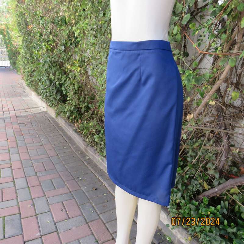 Handy cobalt blue polycotton pencil skirt with zip and pleat at back. Size 40. Very good cond.