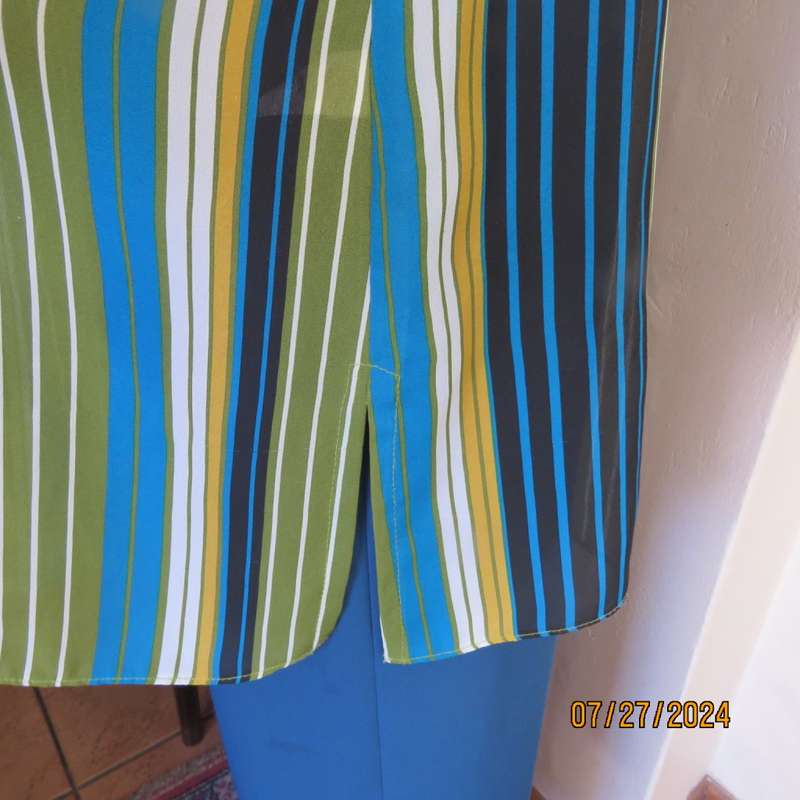 Fabulous DONNA CLAIRE size 42 blue/green/mustard/black vertical striped polyester top. Brand new con