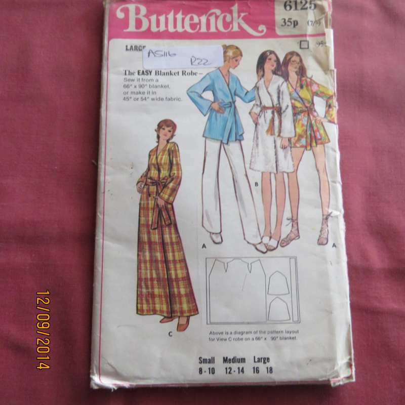 Sewing pattern for easy blanket robe in small, medium and large. By BUTTERICK 6215. Good condition.