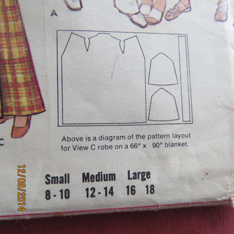 Sewing pattern for easy blanket robe in small, medium and large. By BUTTERICK 6215. Good condition.