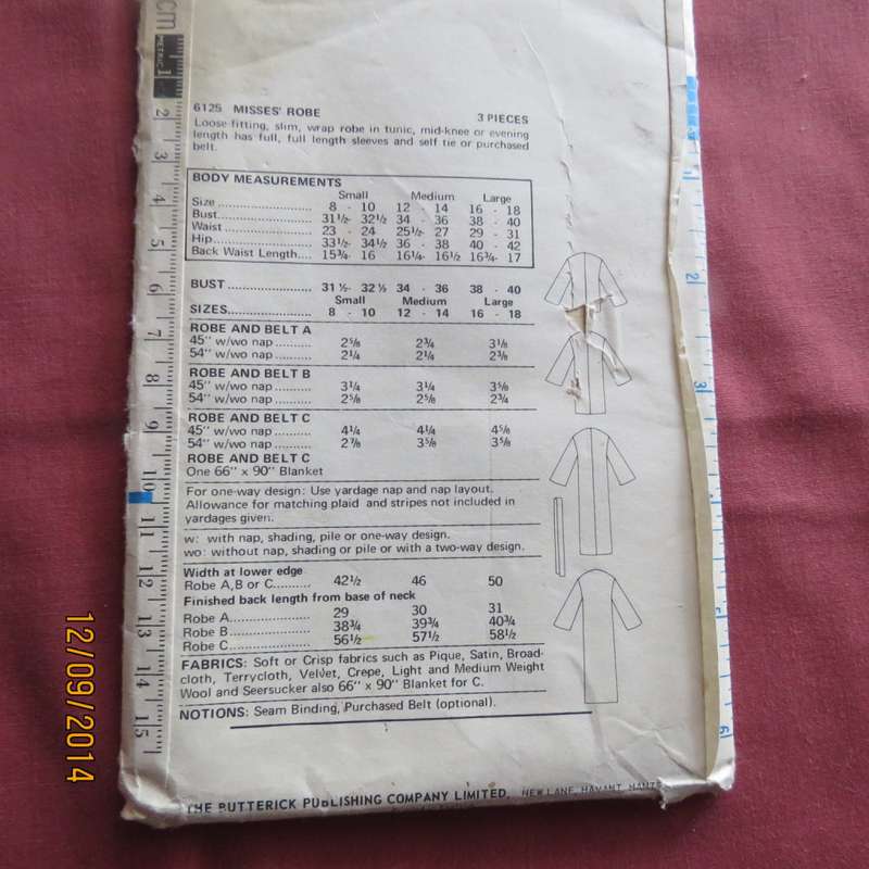 Sewing pattern for easy blanket robe in small, medium and large. By BUTTERICK 6215. Good condition.