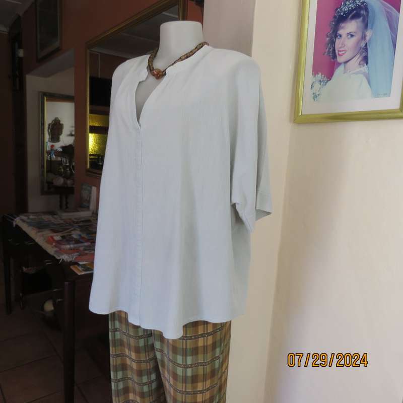 Creased cotton slip over soft mint green top. Short cut-on sleeves. Gathering at back.Size 40.V neck