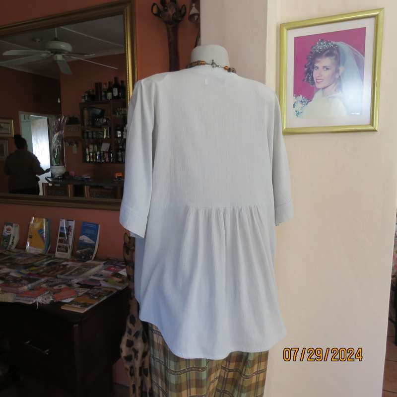 Creased cotton slip over soft mint green top. Short cut-on sleeves. Gathering at back.Size 40.V neck