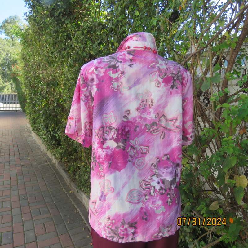 Smart textured cotton top in pink/lilac with white sheer patterns, One pocket.By BIG GOLF size 38.