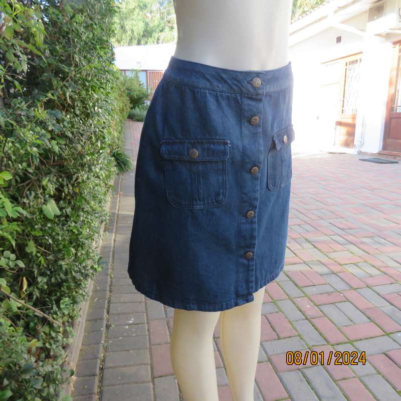 Button down blue jean knee length skirt in polycotton denim. Size 36. Front pockets. As new