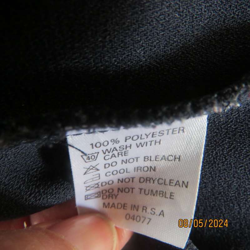 Classic navy button down princess cut short sleeve jacket. Notched collar.Size 38 by TOPICS.