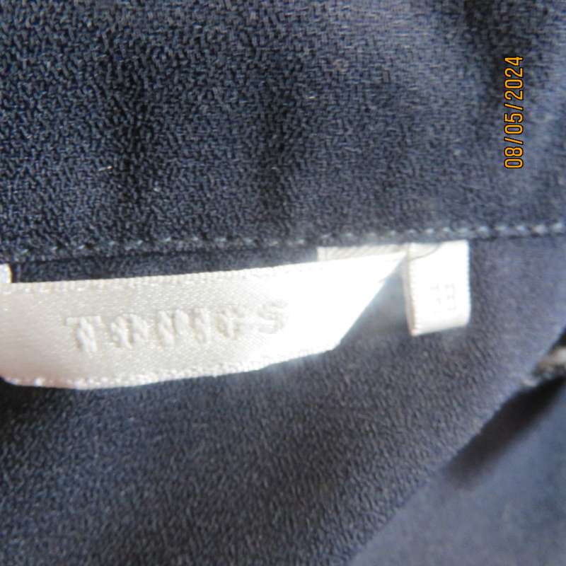Classic navy button down princess cut short sleeve jacket. Notched collar.Size 38 by TOPICS.